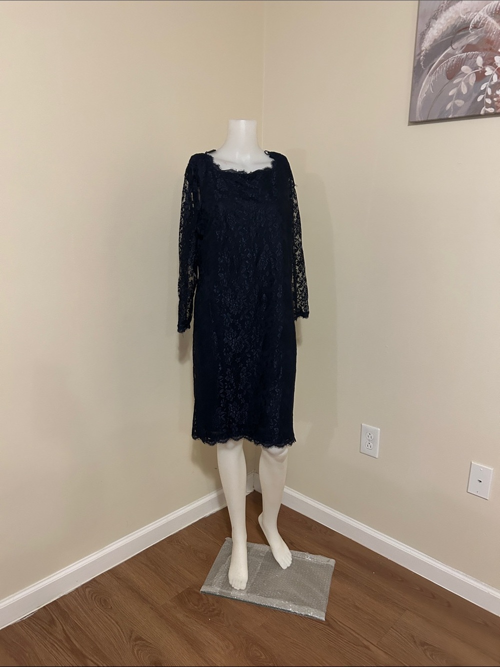 Simply Liliana Black Lace Long-Sleeve Shift Dress